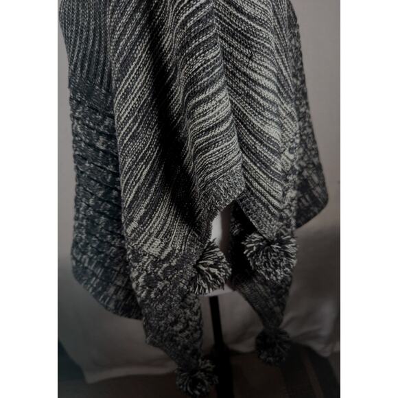 Vtge 80's Poncho Black + Gray aysmetrical roll collar Small to Med Sz - Picture 3 of 8